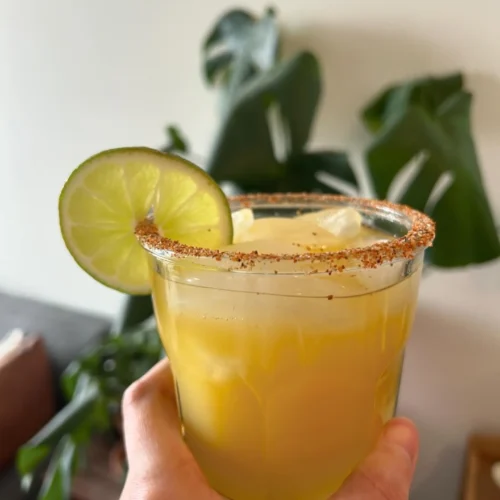 Mocktail mango margarita